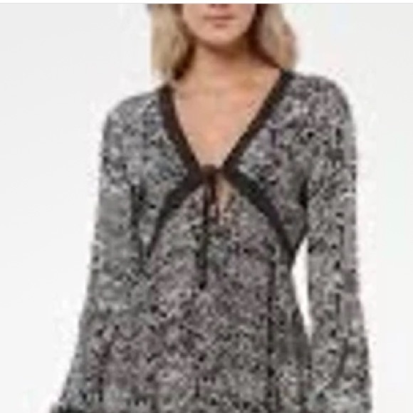 O’Neil Elegant Black and White Maxi Dress. Boho resort style w sexy side slit. - Picture 9 of 10